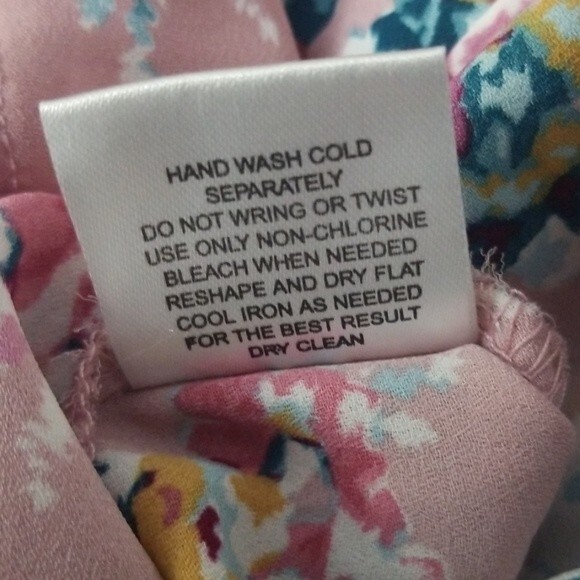 Pink Rose off the shoulder floral print top. Size XS - Picture 7 of 7